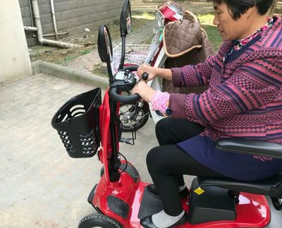 老年電動代步車改變一位老人的出行生活[元亨電動]