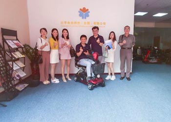 打入韓國市場，韓國客戶來到元亨洽談電動代步車項目[元亨電動]