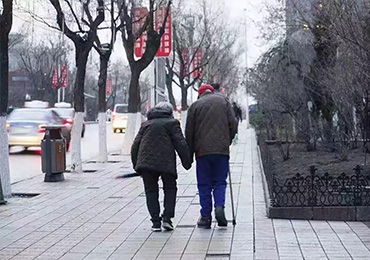 讓老年人使用老年人電動(dòng)代步車有什么好處？