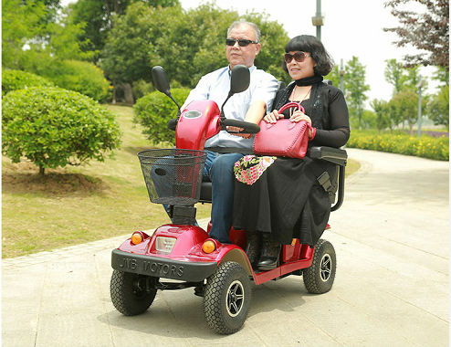 智能老年人電動代步車上下坡技巧及注意事項