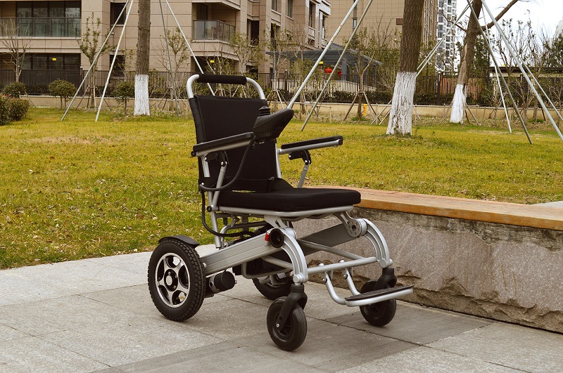 電動(dòng)輪椅車(chē)的電機(jī)齒輪如何保養(yǎng)？【元亨電動(dòng)】