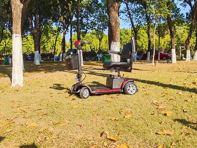 春天來了，借助元亨電動老年代步車-讓老年人多出去走走