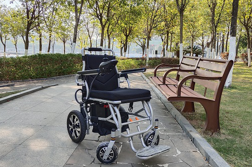 電動輪椅 是腿腳不便的老年人殘疾人的另一個伴兒