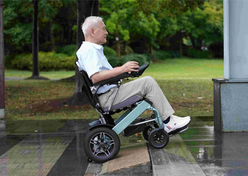 電動輪椅適合做為老人代步工具嗎？