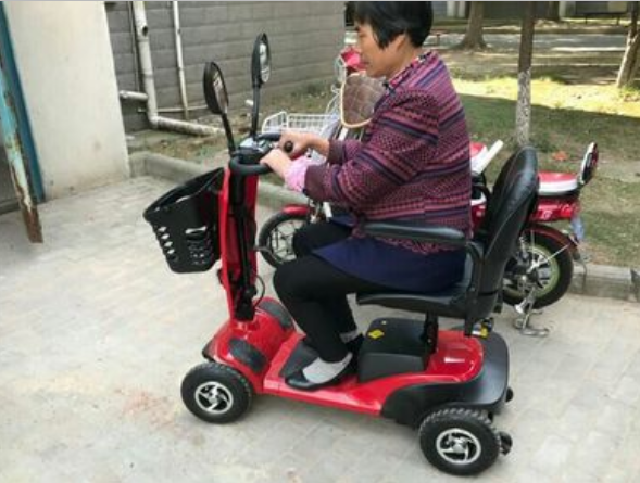 電動四輪老年代步車
