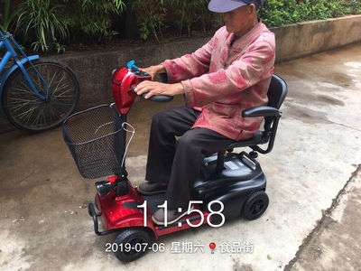 老年電動(dòng)代步車